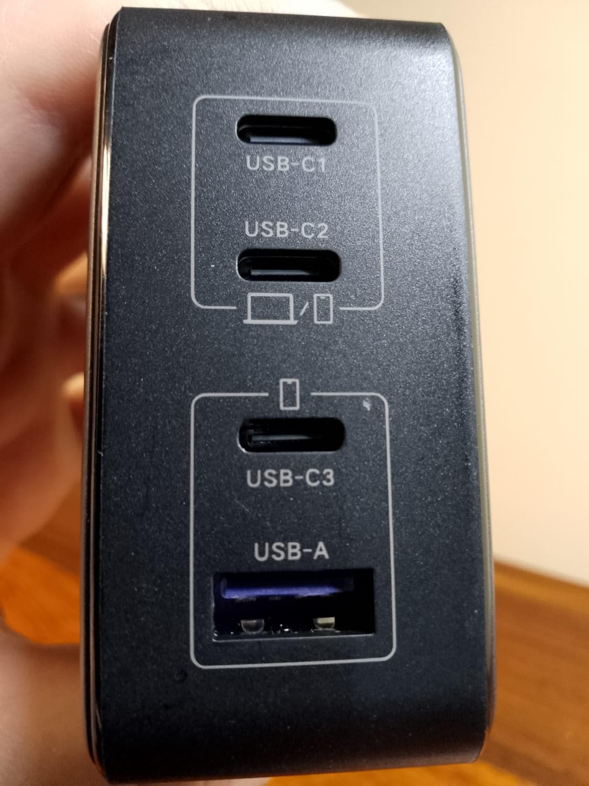 Fischia con un solo telefono