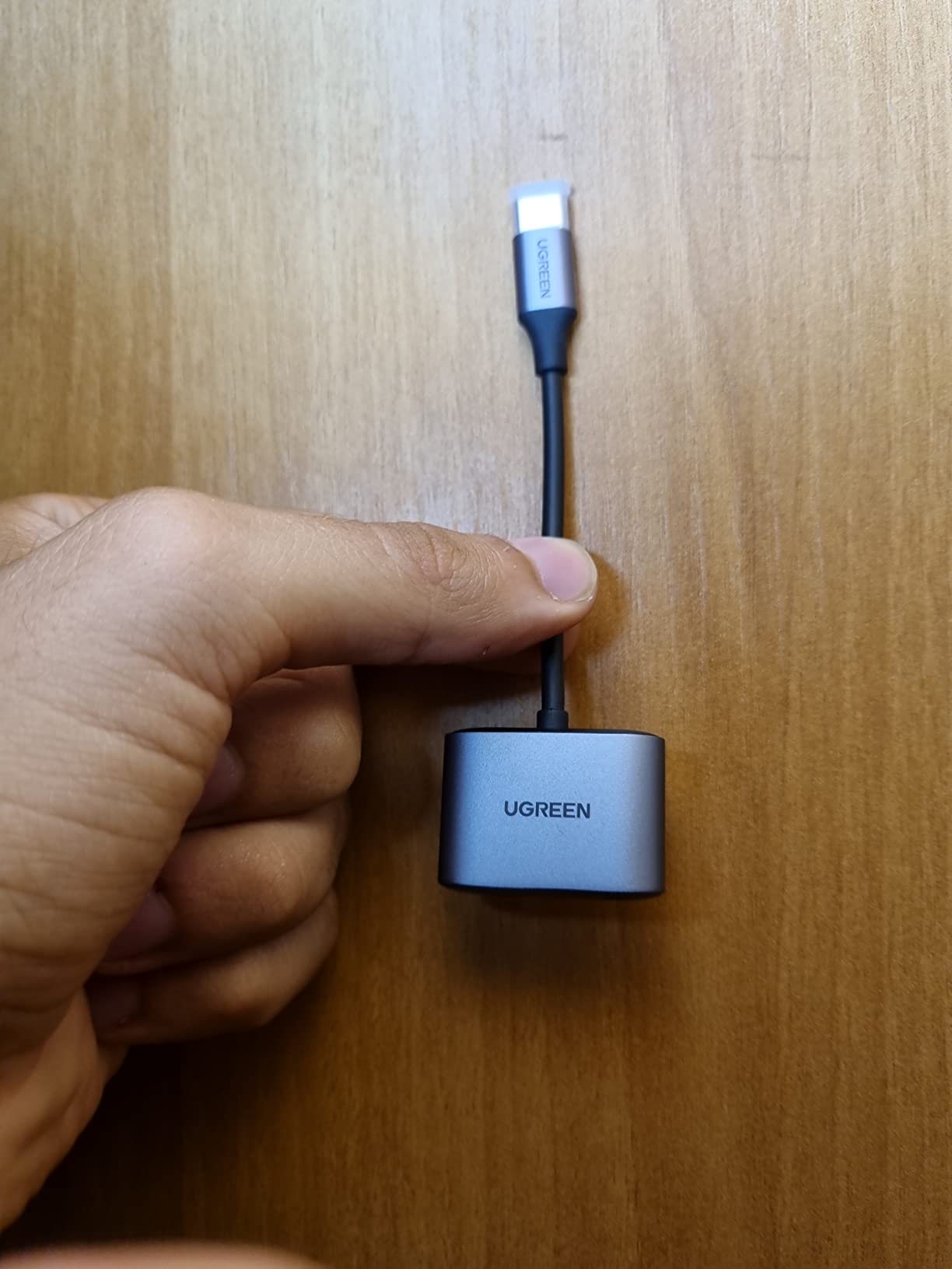 Qualità audio sorprendente per 10 euro, dettagli cristallini e ricarica veloce contemporanea senza interruzioni anche dopo ore di utilizzo