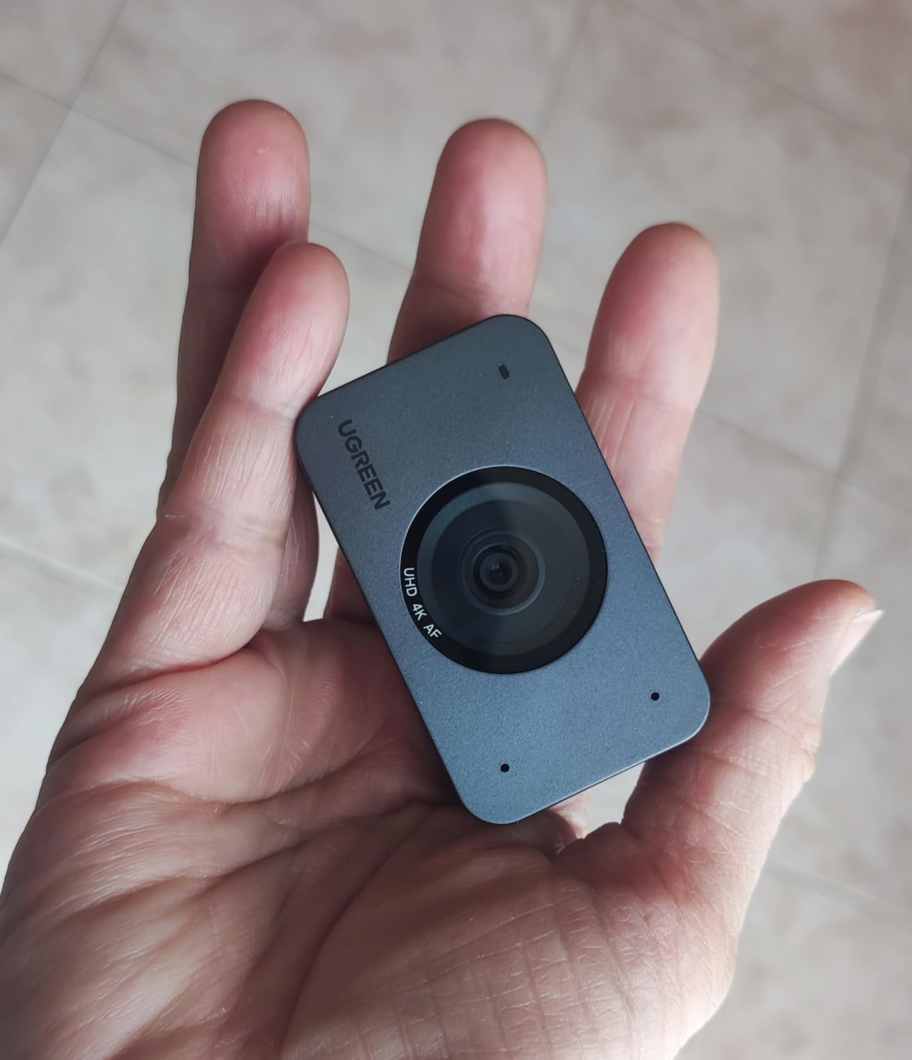 Discreta ma microfono medio