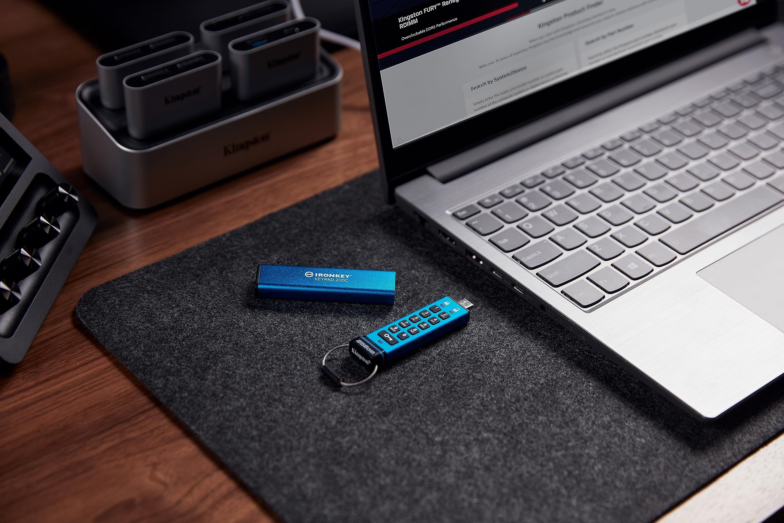 kingston-ironkey-keypad-200c-64gb-usb-c-drive-flash-crittografata-xts-aes-256-bi image 6
