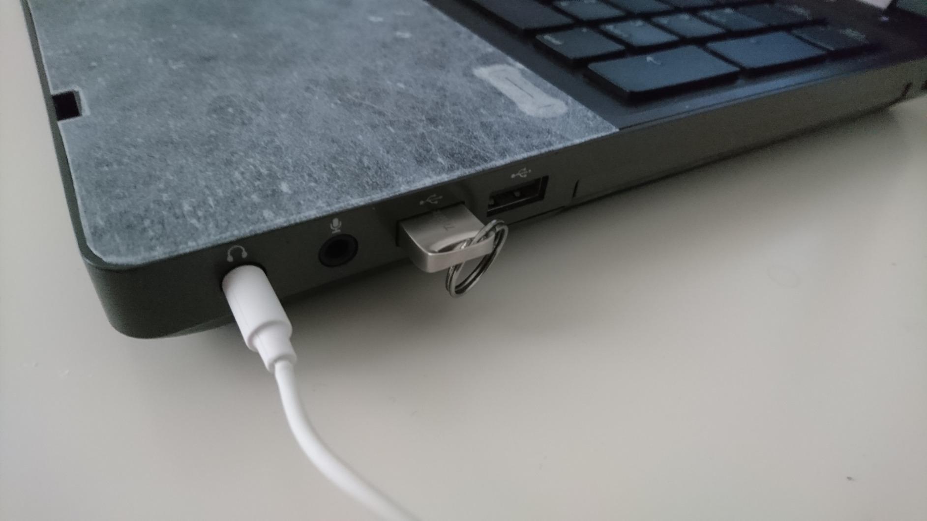 Piccolo gioiello in metallo