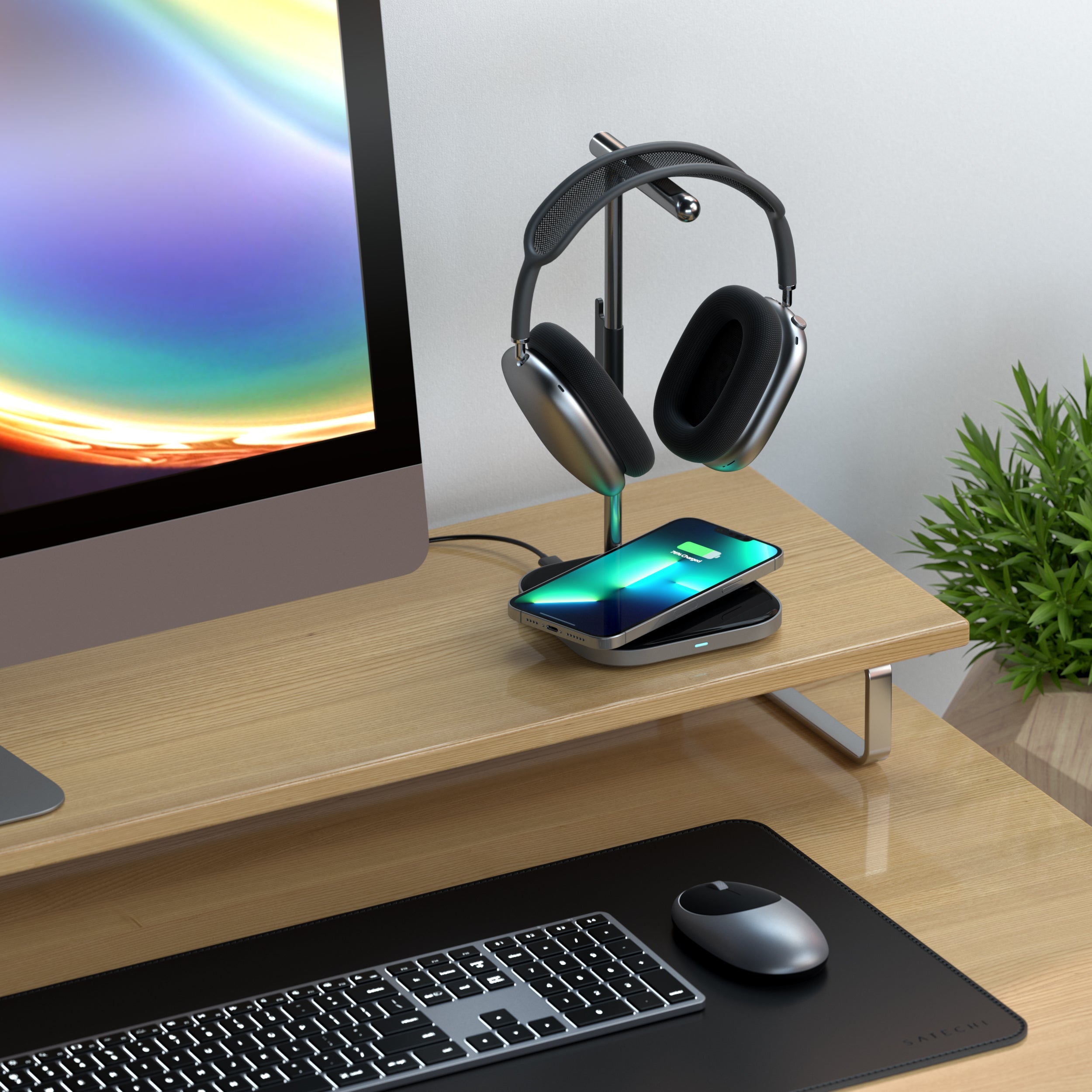 satechi-2-in-1-headphone-stand-con-ricarica-wireless-per-airpods-max-e-iphone image 6