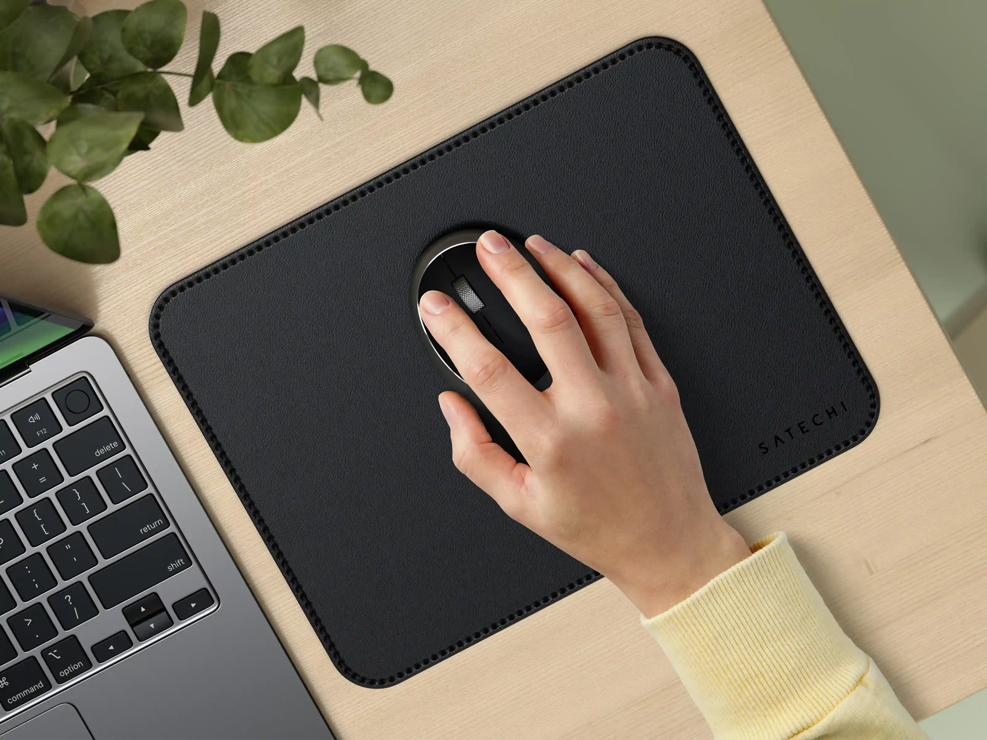 satechi-premium-mouse-pad-in-vegan-leather image 7