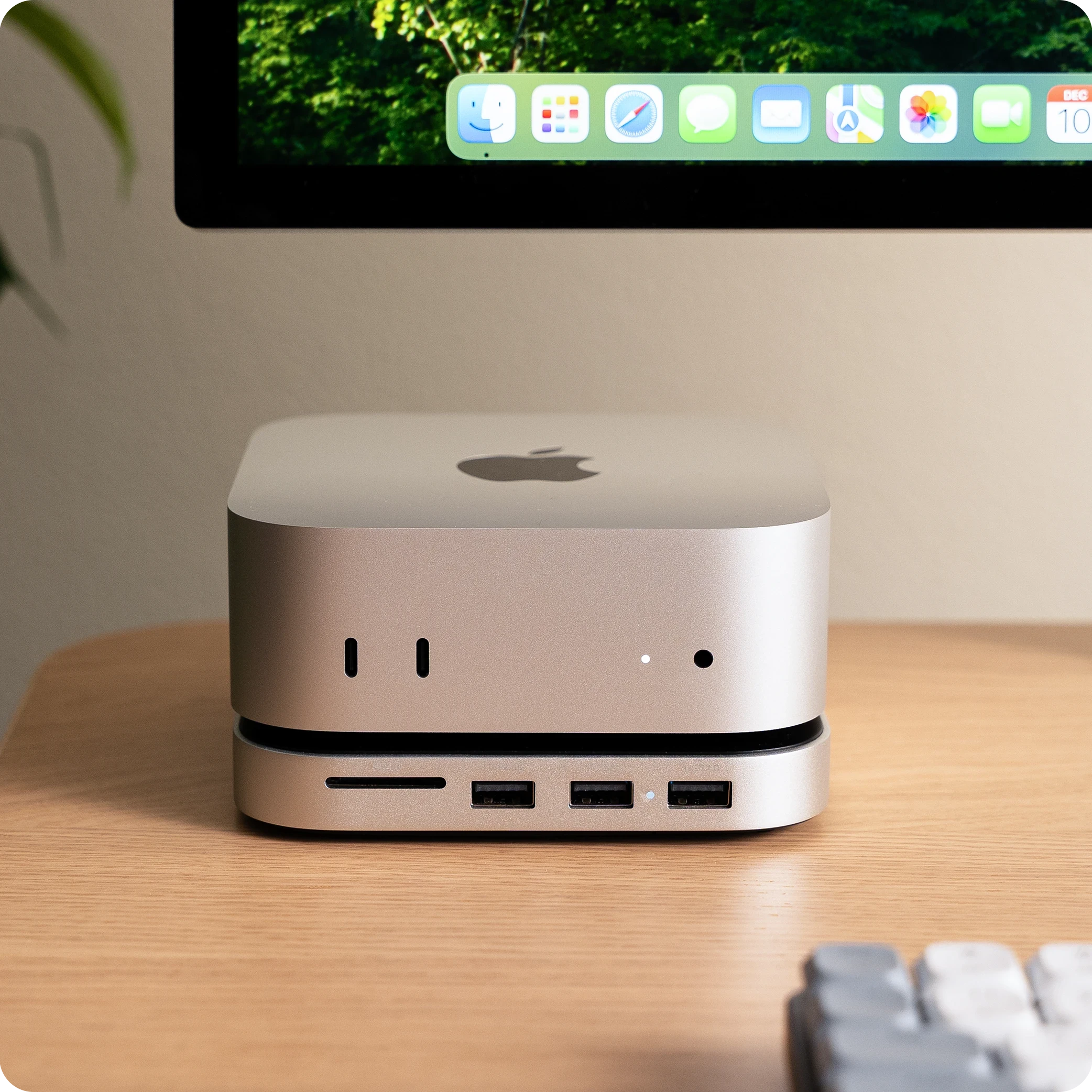 satechi-mac-mini-m4-stand-hub-with-ssd-enclosure image 2