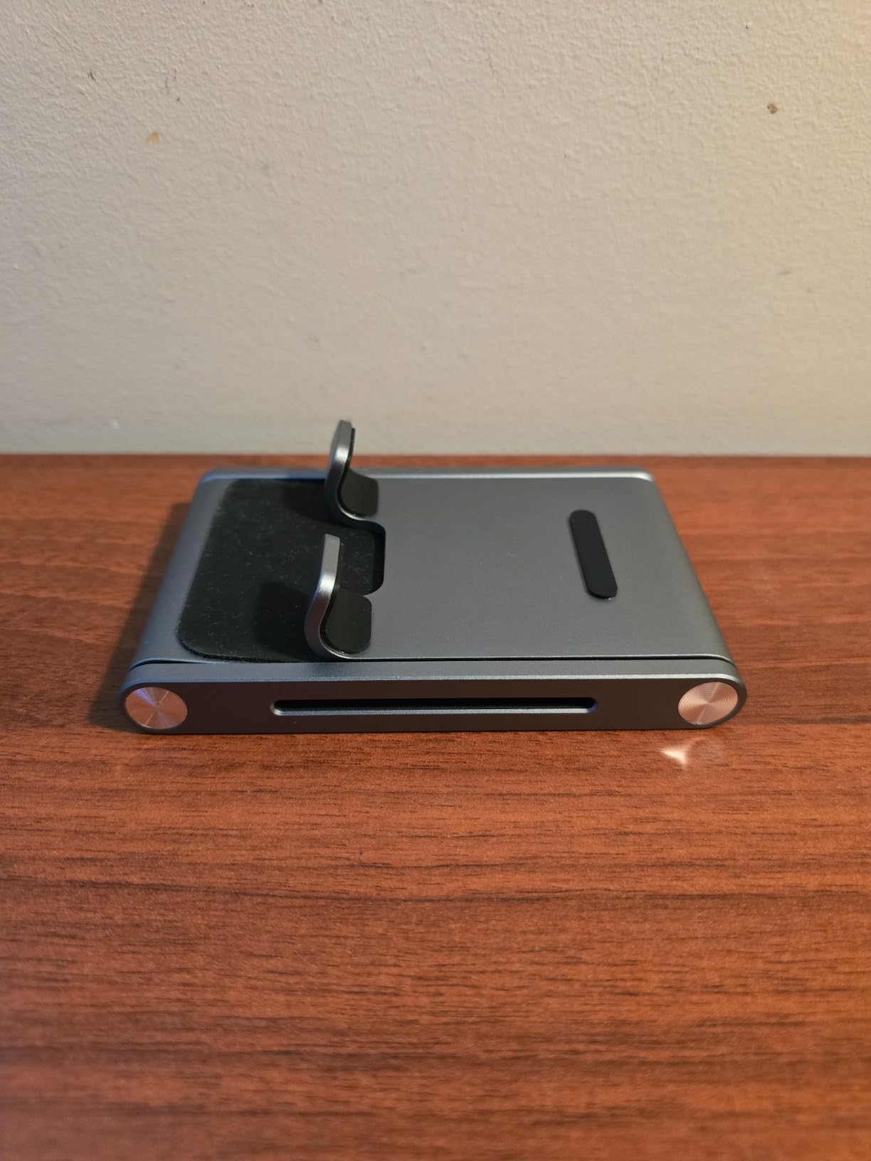 Bello ma per telefoni grandi al limite