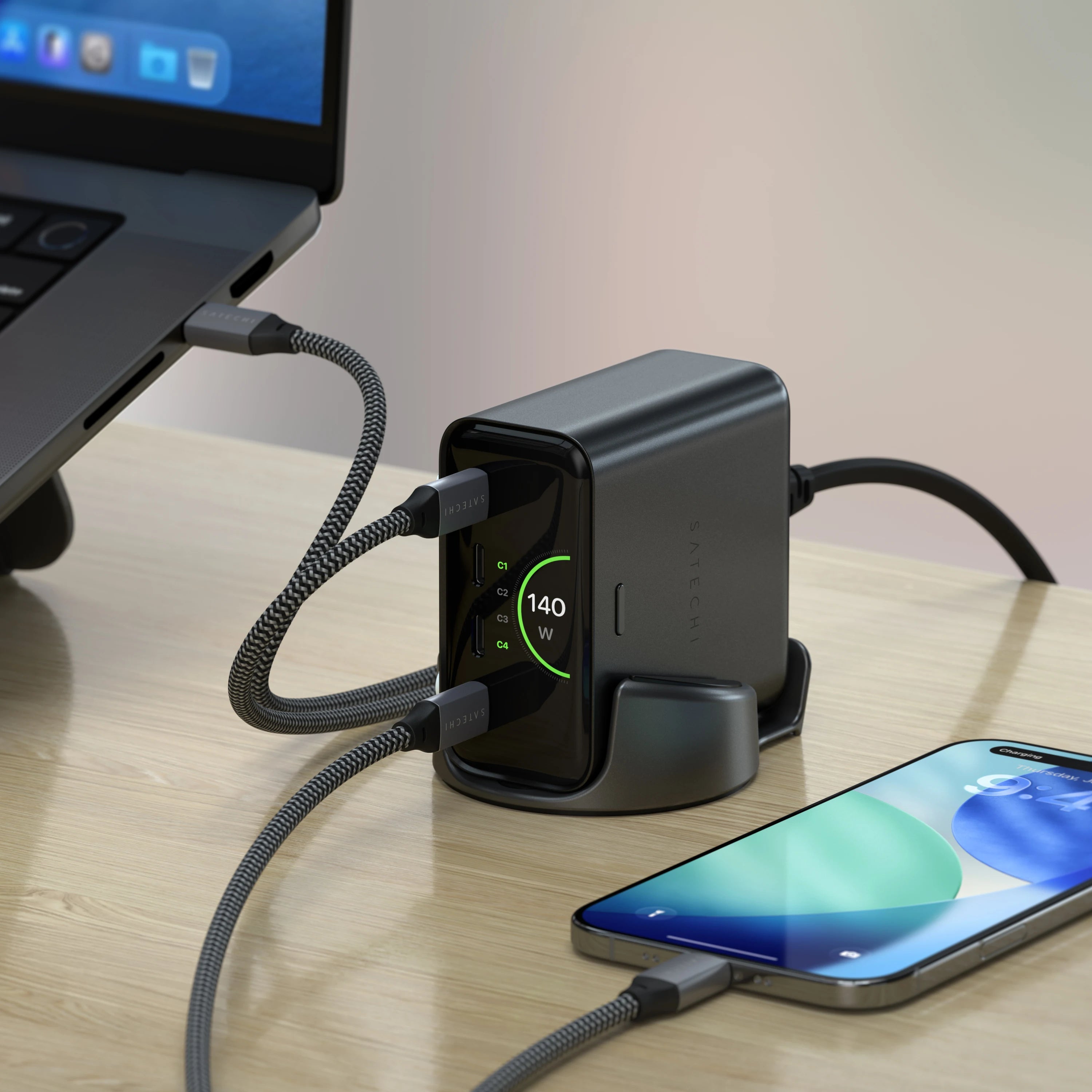 satechi-chargeview-140w-desktop-charger-usb-c-gan-con-display image 2