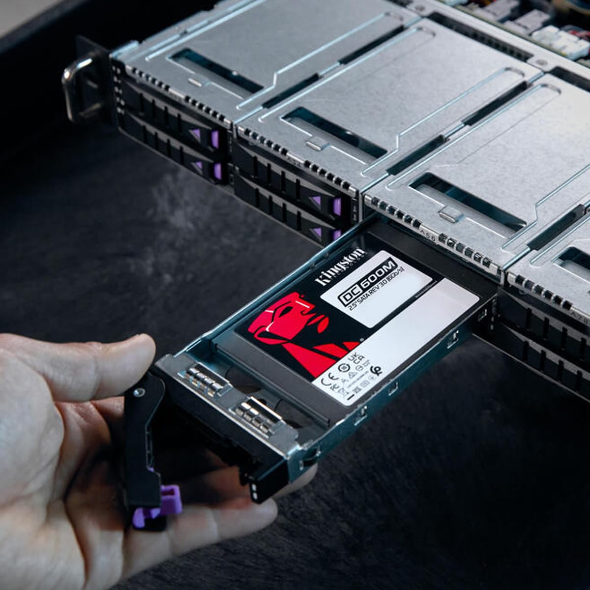 kingston-dc600m-ssd-enterprise-2-5-sata-960gb-a-uso-misto-sedc600m-960g image 3